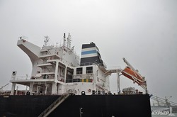 В Одессе переименовали либерийский балкер, стоящий у причалов морского вокзала (ФОТО)