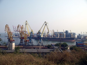 Порт "Южный" переваливает грузов больше, чем Одесса и Ильичевс вместе взятые