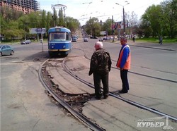 В Одессе около Дюковского парка пришли в негодность трамвайные пути (ФОТО)