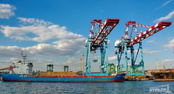 Как работает крупнейший порт Украины: фотоподробности с капитанского мостика