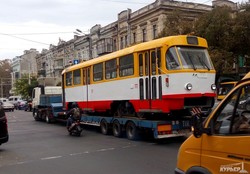 "Старые новые" трамваи из Риги уже все в Одессе и даже сходят с рельс (ФОТО)