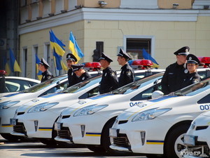 На улицы Одессы вышло 55 полицейских экипажей в сопровождении эвакуаторов