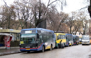 На одесских маршрутах появились маленькие автобусы "Неоплан" из французского Авиньона (ФОТО)