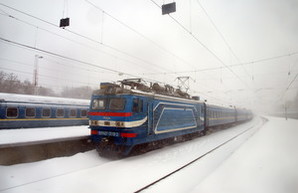 Снегопад в Одессе блокирует аэропорт и задерживает поезда