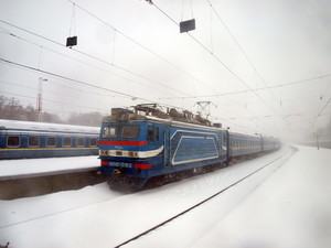 Снегопад в Одессе блокирует аэропорт и задерживает поезда