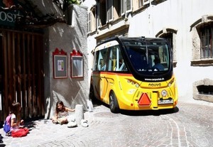 Электробусы без водителя уже перевозят пассажиров в Швейцарии