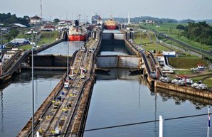 После почти десятилетней реконструкции возобновилось судоходство по Панамскому каналу (ВИДЕО)