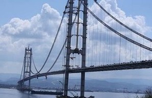 В Стамбуле открыли третий мост через пролив Босфор (ФОТО)
