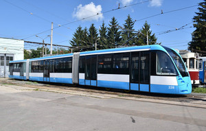 В Виннице построили 32-метровый трамвай с низкопольной секцией (ФОТО)