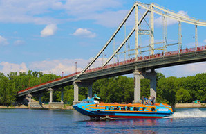 В Киеве вновь запустили катер на подводных крыльях