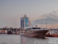 Яхта Lady K, на которой раньше плавал Березовский, снова вошла в одесский порт (ФОТО)
