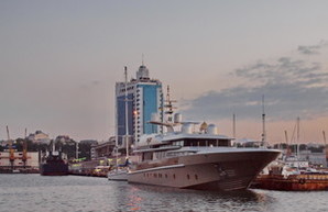 Яхта Lady K, на которой раньше плавал Березовский, снова вошла в одесский порт (ФОТО)