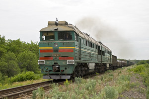 На железной дороге под Мариуполем строят разъезды для пропуска большего количества поездов