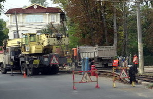 Одесские трамваи временно не доходят до 16-й станции Фонтана из-за ремонта путей (ФОТО)
