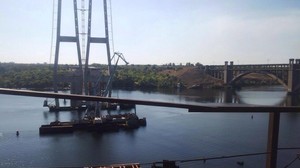 Омелян приглашает японские компании принять участие в восстановлении мостов
