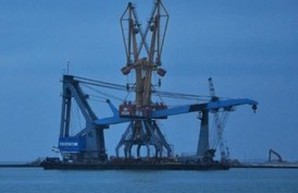 Плавкран "Богатырь" прошел упешные испытания в порту Черноморска