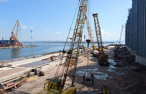 В Одесском порту продолжается строительство причала (ФОТО)