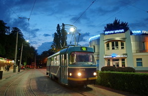 Последствия урагана в Одессе: полсотни трамваев и троллейбусов остались ночевать на улицах