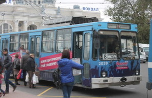 Одесские транспортники за два дня восстановили движение трамваев и троллейбусов (ФОТО)