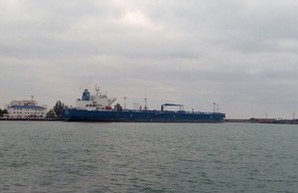 В Одесском порту выгружают танкер с транзитной нефтью на Беларусь