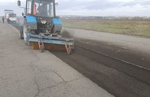 В аэропорту "Черновцы" приступили к реконструкции взлетной полосы (ФОТО)