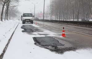 Омелян распорядился временно прекратить ремонт дорог