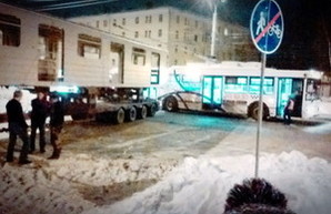 Самое смешное ДТП в России: троллейбус столкнулся с метро