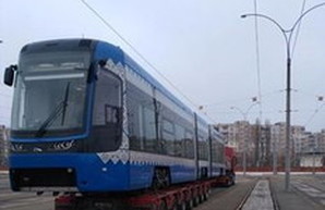 В Киев прибыл второй низкопольный трамвай из Польши (ФОТО)