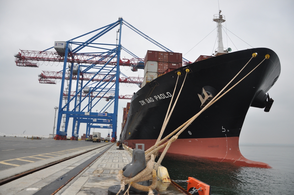 В одесском порту обработали два контейнеровоза длиной более 260 метров каждый