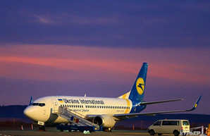Крупнейшая авиакомпания Украины пополнила свой флот очередным подержанным "Боингом-737"