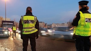 В Париже на сутки запретили ездить на машинах и сделали бесплатным общественный транспорт
