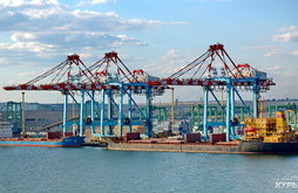 Под занавес 2016 года порт Южный существенно сокращает объем перевалки грузов
