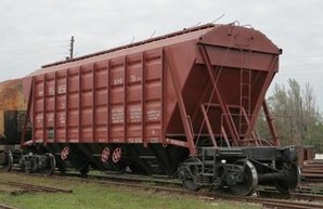 В Укрзализныце из старых вагонов для перевозки цемента решили делать зерновозы