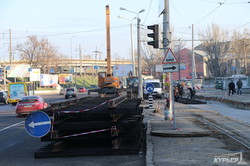 В Одессе у Пересыпского моста меняют трамвайные пути  (ФОТО)