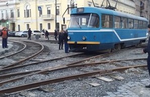 На реконструированные пути на Тираспольской площади впервые выехал трамвай (ФОТО)