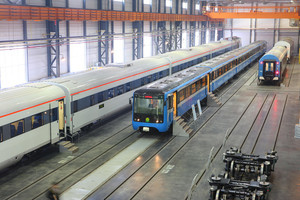 Одесской железной дороге передали первые три вагона-трансформера