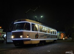 По Одессе уже ездят новогодние трамваи и троллейбусы (ФОТО)