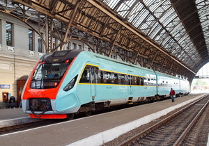 Украинские железные дороги хотят купить 12 тепловозов, 6 дизель-поездов и 9 тысяч грузовых вагонов