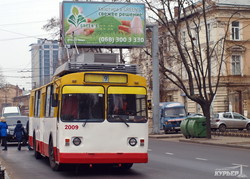 Одесские трамваи и троллейбусы начинают красить по европейским технологиям (ФОТО)