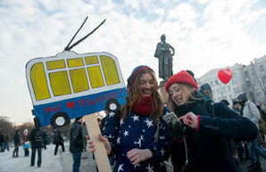 Москвичи вышли на митинг в защиту троллейбуса от Собянина и назвали Путина врагом русского народа (ФОТО)