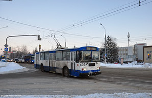 В российских Таганроге и Белгороде уничтожают троллейбус (ФОТО)