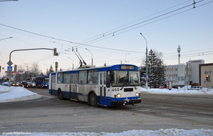 В российских Таганроге и Белгороде уничтожают троллейбус (ФОТО)