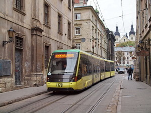 Сегодня в трамваях и троллейбусах Львова запустили электронные билеты