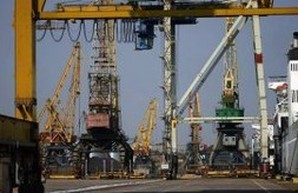 Руководство порта "Черноморск" решило отремонтировать админздание за 2 миллиона