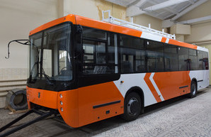 В России построен троллейбус-"апельсин" (ВИДЕО)