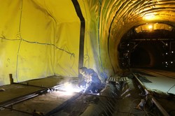 Как достраивают крупнейший в Украине железнодорожный тоннель в Карпатах