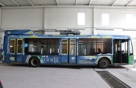 В Одессе начали красить троллейбусы по новым технологиям (ФОТО)