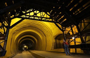 Омелян обещает открыть Бескидский тоннель уже в этом году