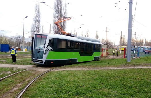 В Харькове запустили на испытания новый частично низкопольный трамвай (ФОТО)