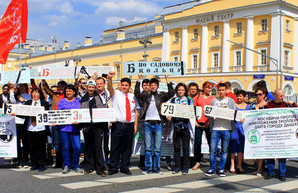 Москвичи 1 мая выступили в защиту троллейбуса